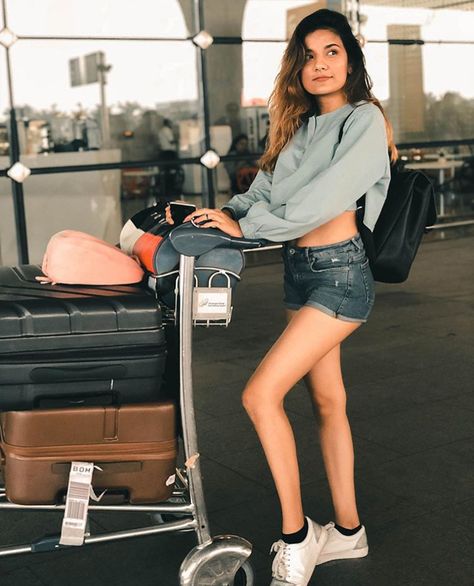 Mrunu Panchal, Airport Photoshoot, Gujju Unicorn, Mrunal Panchal, Armaan Malik, Travel Pose, Everyday Fits, Tik Tokers, Mesmerizing Beauty