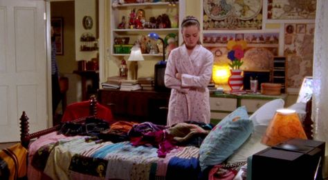 early seasons Gilmore Girls House, Rory Gilmore Style, Gilmore Girls Outfits, Girls Home, Room Door, Rory Gilmore, Girl House, Cozy Room, Door Wall