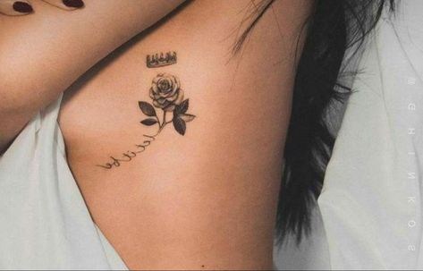 Cool Tattoos For Girls, Rose Tattoos For Women, Torso Tattoos, Ribcage Tattoo, Cute Tattoos For Women, Classy Tattoos, Dainty Tattoos, Tattoos For Daughters, Elegant Tattoos