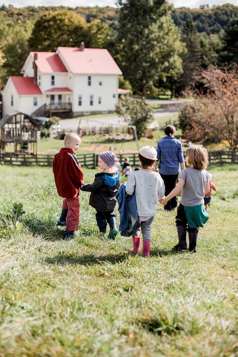 Mixed-Aged Kindergarten — Orchard Valley Waldorf School Waldorf School Classroom, Waldorf Garden, Micro School, Farm Kindergarten, Cottage School, Waldorf Preschool, Waldorf Kids, Waldorf Teacher, Forest Kindergarten