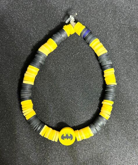 Batman (Superhero) Heishi Bracelet #handmadebracelet #heishibracelets #beadedbracelets #bracelets #batman #batmancosplay #batmanfan #batmanfans #batmancosplay #batmanbracelet #superheroes #superhero Batman Clay, Batman Bracelet, Diy Batman, Batman Cosplay, Heishi Bracelet, Superhero Batman, Clay Bead, Bead Bracelets, Clay Beads