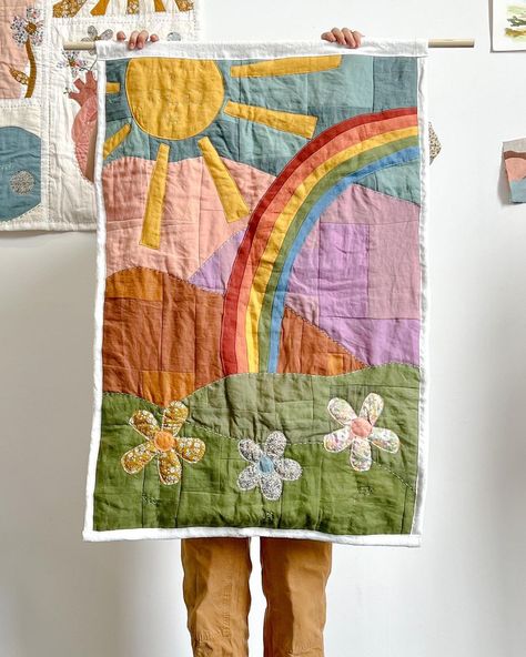 Scrappy Patchwork, Soft Art, Quilted Wall Hanging, Sewing Machine Projects, Somewhere Over The Rainbow, Creation Couture, Wall Quilts, Left Over, Quilted Wall Hangings