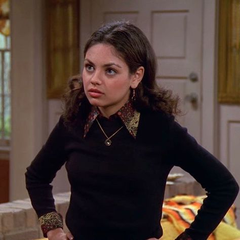 Jackie Burkhart’s closet on Instagram: “|| S2 EP 11 || maroon patterned button up shirt || black knit sweater || jewel-toned chevron a-line midi skirt || black chunky t-bar wedges…�” Jackie That 70s Show Outfit, Jackie Burkhart Icons, Hair Styles Halloween, 70s Fashion Hair, That 70s Show Outfits, 70s Show Outfits, Jackie Burkhart Outfits, Jackie That 70s Show, Fashion Hair Styles