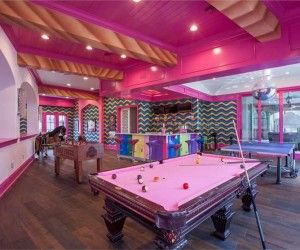 Rich People Houses, Babe Cave Ideas, Women Cave Ideas, Hangout Room Ideas, Girly Bar, Stone Mansion, Hangout Room, Girl Cave, Pink Games