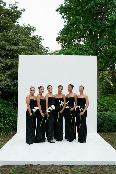 Stylish Bridesmaid Couture- #Bridesmaid #Chic #Couture Check more at https://howcandothis.com/weddingideas/stylish-bridesmaid-couture/ Elegant Chic Wedding Decor, Summer Wedding Black Tie, Black Tie Italian Wedding, Summer Black Tie Wedding, Black And White Bridal Party, Wedding Modern Elegant, Simple Chic Wedding, Wedding Inspo Elegant, Chic Bridesmaids