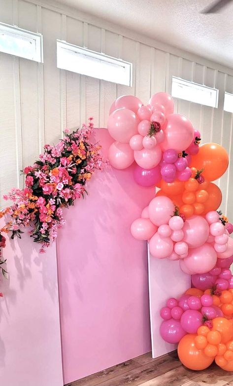 Graduation Party | CatchMyParty.com Fall Graduation Party Ideas, Graduation Party Ideas Inside, Grad Picture Backdrop, Hot Pink Graduation Party Decorations, Pink Orange White Grad Party, Floral Themed Graduation Party, Graduation Party Pink Theme, Grad Party Ideas Pink And Orange, Aesthetic Grad Party Decor