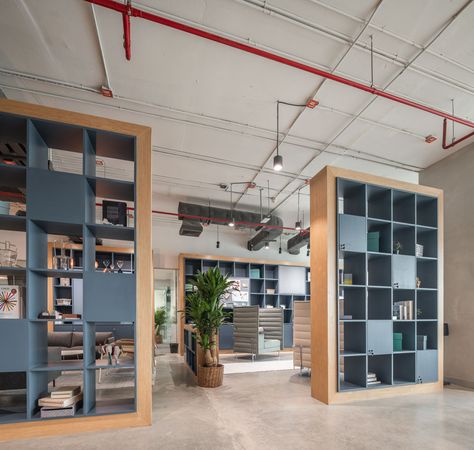 Lockers! SPACES Chamchuri Square Coworking Offices - Bangkok - 3 Lawyer Office Interior, Office Screens, Office Dividers, Locker Designs, Design Studio Office, Office Ceiling, Open Space Office, Office Lockers, Coworking Office