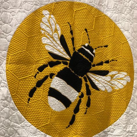 Amy Barickman Studio on Instagram: “An amazing quilt from the Appliqué category by @quiltingonmymind! Interesting to learn about the symbolism on the bee to Manchester.…”