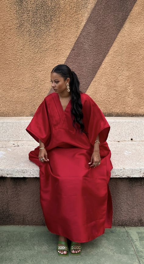 African Dress Inspiration, African Dresses Aesthetic, Senegal Outfit, Glam Chic Outfit, Rich Auntie Outfits, Bazin Styles, Boubou Styles For Women, Bubu Gown Styles, African Inspired Clothing