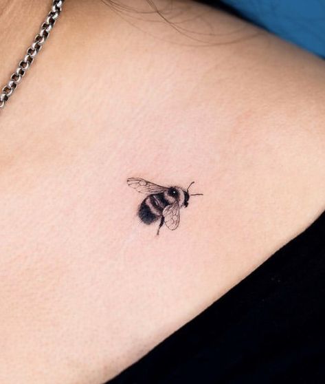 Micro realistic tattoo | Mini realistic tattoo | Realistic tattoo | Realism tattoo | Mini tattoo | Tattoo ideas | Delicate tattoo | Tattoo for girls | Tattoo for men | Design for tattoo #tattoo #tattooideas #blacktattoos #tattooformen #tattooforwomen #tattooartist Bumblebee Tattoo Black And White, 4 Bees Tattoo, Honey Bees Tattoos, Tiny Bumblebee Tattoo, Bumble Bee On Flower Tattoo, Fine Line Bumblebee Tattoo, Float Like Butterfly Sting Like Bee Tattoo, Bee Landing On Flower Tattoo, Small Bug Tattoo Ideas