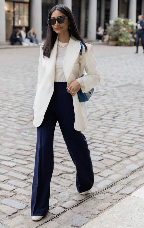 Formal Blazers For Women, Cream Blazer Outfits For Women, London Outfit Ideas Spring, White Blazer Outfit Work, Outfits For Exploring, London Outfit Spring, Cream Blazer Outfit, London Spring Outfit, London Outfit Ideas