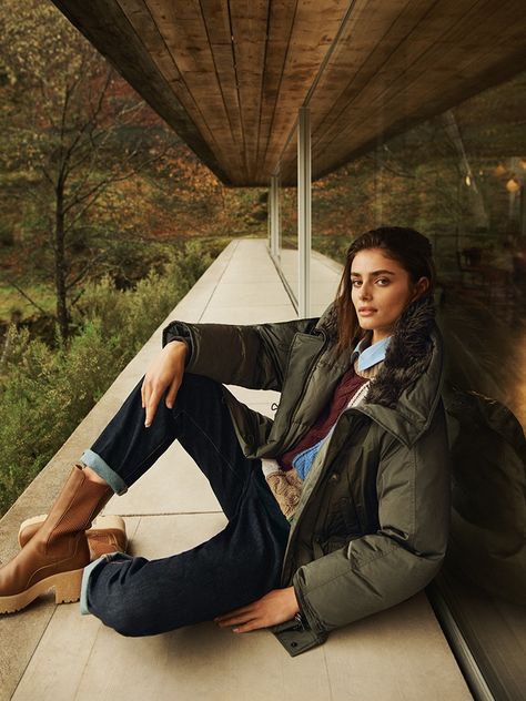 Pink Puffer Jacket, Max Mara Weekend, Celebrity Magazines, Taylor Marie Hill, Campaign Fashion, Taylor Hill, Weekend Max Mara, Colored Pants, American Beauty