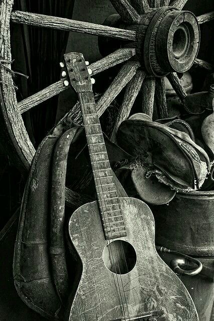 Western Still Life, Western Guitar, Music Black, Western Photography, Guitar Photography, Western Aesthetic, Cowboy Art, Guitar Art, Foto Art