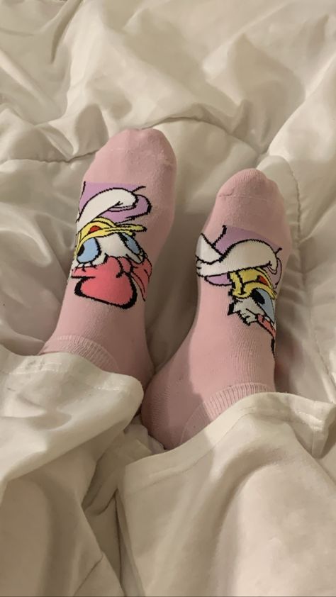 Pink Socks Aesthetic, Socks Photography Ideas, Cute Socks Aesthetic, ليلي كولينز, Classy Winter Outfits, Insta Profile Pic, Classy Photography, Quick Crochet, Cute Selfies Poses