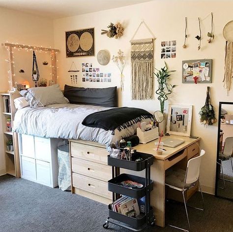 Dorm Color Palette, College Bedroom Decor, Dorm Hacks, Dream Dorm Room, Zimmer Diy, Cozy Dorm Room, Dorm Room Styles, Dorm Sweet Dorm, Dorm Inspiration