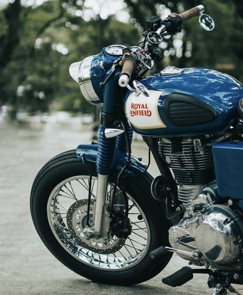 Blue Royal Enfield, Royal Enfield Blue Colour, Royal Enfield Blue, Royal Enfield Hd Wallpapers, Royal Enfield Classic 350cc, Bullet 350, Classic 350 Royal Enfield, Royal Enfield Wallpapers, Bike Wallpaper