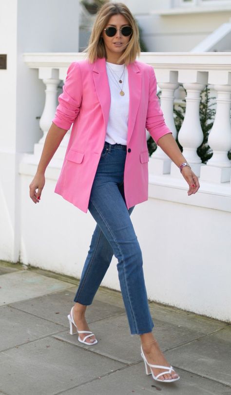 Coloured Blazer Outfit, Outfit Estate, Pink Blazer Outfit, Blazer Outfit Ideas, Blazer Dress Outfits, Blazer And Jeans, Neon Prom Dresses, Casual Attire For Women, Blazer Outfits Casual