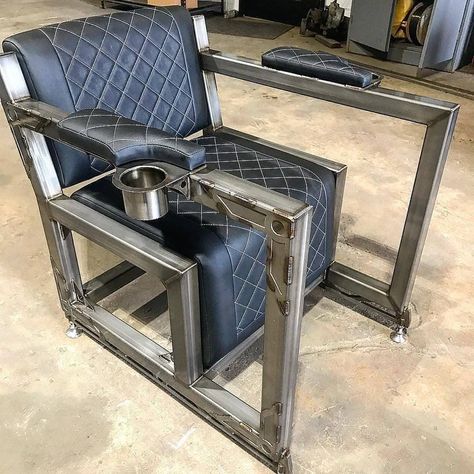 Mechanic Shop Decor, Bar Stool Makeover, Boss Chair, Welded Furniture, Car Furniture, Industrial Design Furniture, Diy Welding, Metal Furniture Design, Custom Chair