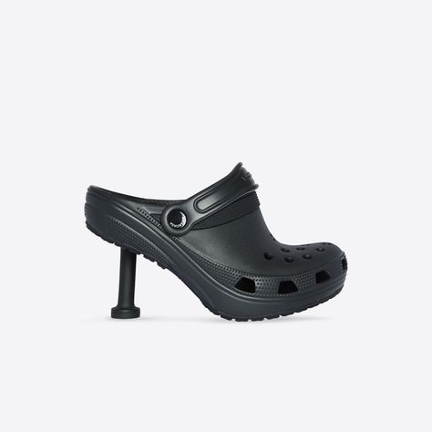 Crocs Outfit Men, Balenciaga X Crocs, Balenciaga Crocs, Crocs Aesthetic, Crocs With Charms, Crocs Outfit, Crocs Fashion, Black Balenciaga, Women's Crocs