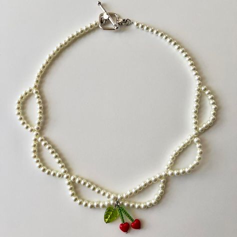 Bead Necklace Pattern Ideas, Beaded Neckless Ideas, Pearl Necklace Ideas, Diy Beaded Jewelry Ideas, Beaded Jewelry Ideas, Diy Necklace Designs, Diy Beaded Jewelry, Beaded Heart Necklace, Cherry Necklace