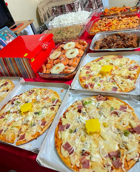 Simple Birthday Food Ideas Filipino, Pinoy Handaan Birthday, Pinoy Birthday Party Food, Birthday Food Ideas Filipino, Filipino Birthday Party Food, Filipino Buffet, Pinoy Food Filipino Dishes, Asian Food Photography, Delicious Food Image