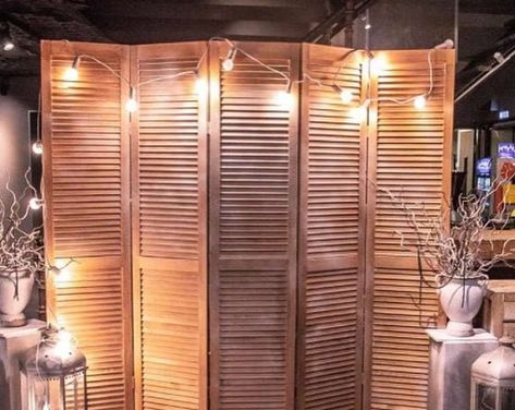 Rustic Photo Backdrop, Country Wedding Ceremony, Wedding Photo Backdrop, Pallet Backdrop, Rustic Wedding Photography, Rustic Wedding Photos, Barn Wedding Photos, Diy Photo Backdrop, Photo Backdrop Wedding