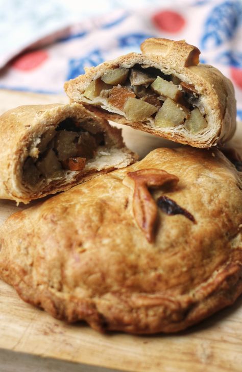 Vegan Pasty Recipe, Vegetarian Pasties, Cornish Pastry, Shortcrust Pastry Recipes, Cornish Pasty, Vegan Doughnuts, Pasties Recipes, Vegan Entrees, Vegan Pastries