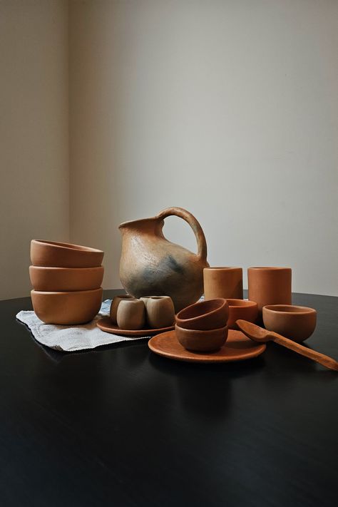 Oaxaca's Finest Hand-thrown Dinnerware Oaxaca Ceramics, Oaxaca Design, Oaxacan Pottery, Mexican Dinnerware, Oaxacan Art, Rustic Dinnerware, Pottery Dinnerware, Living Luxury, Mexican Ceramics