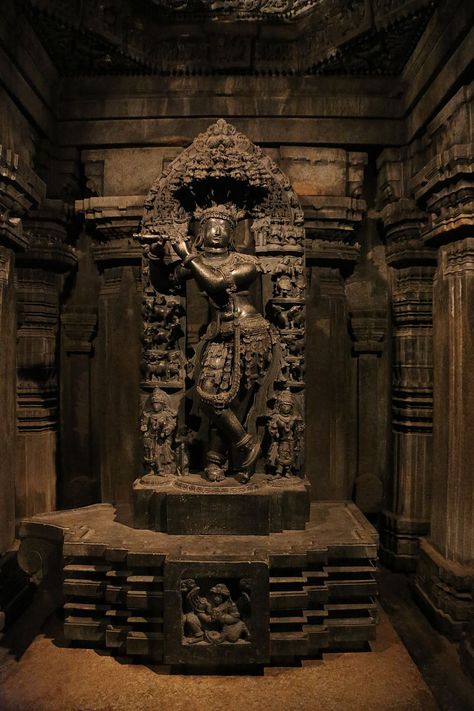 Hoysala Architecture, William Dalrymple, Historical Sculptures, Arte Yoga, Temple India, Indian Temple Architecture, India Architecture, Ancient Indian Architecture, Hindu Statues