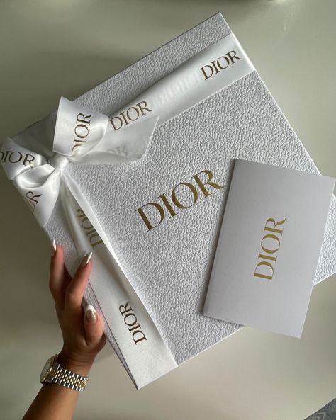 Dior Wallpaper, Dior Aesthetic, Dior Makeup, Dior Beauty, Rich Life, Luxury Packaging, Beauty Lover, Old Money Aesthetic, White Aesthetic