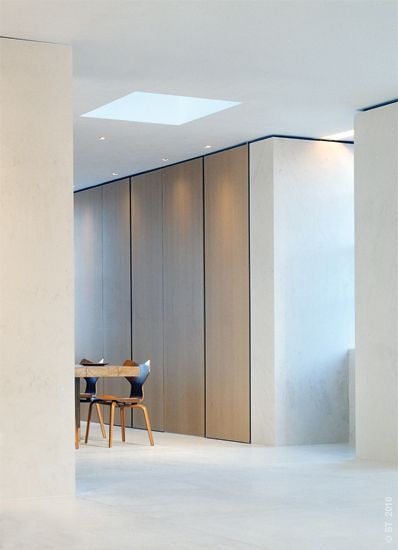 | DETAILS | #flush door details paired with reveal detail where walls meet ceilings Full Height Storage, Tribeca Loft, Interior Minimalista, Flush Doors, Storage Design, Closet Doors, Door Knob, Modernism, 인테리어 디자인