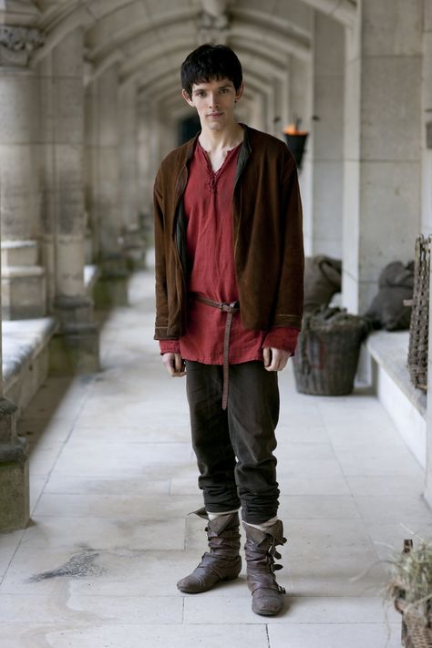 Merlin Outfit, Merlin Gwen, Merlin Cosplay, Merlin Season 1, Merlin Series, Merlin Fandom, Merlin Cast, Bbc Tv Series, Merlin And Arthur