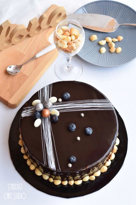 Chocolate Cake Garnish Ideas, Chocolate Ganache Cake Design, Cricket Cake, Mousse Cake Decoration, Chocolate Drawing, Happy Birthday Chocolate Cake, Flower Cake Design, Chocolate Ganache Cake, Birthday Cake For Husband