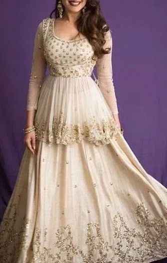 Latest Lehenga Blouse Designs, Chiffon Blouses Designs, Top Fabrics, Green Blouse Designs, Indian Bridesmaid Dresses, Side Work, Lehenga Designs Simple, Lehenga Blouse Designs, Silk Saree Blouse Designs