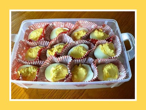 Deviled Eggs Display Ideas, Deviled Eggs Tray Ideas, How To Display Deviled Eggs, Deviled Egg Carrier Diy, Deviled Egg Tray Ideas, Deviled Egg Tray Ideas Diy, How To Transport Deviled Eggs, Deviled Eggs Hack, Transporting Deviled Eggs