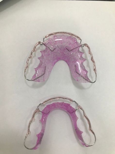 Hawley Retainer, Retainers Colors, Braces Retainer, Retainer Teeth, Cute Braces Colors, Dental Photos, Braces Tips, Cute Braces, Dentistry Student