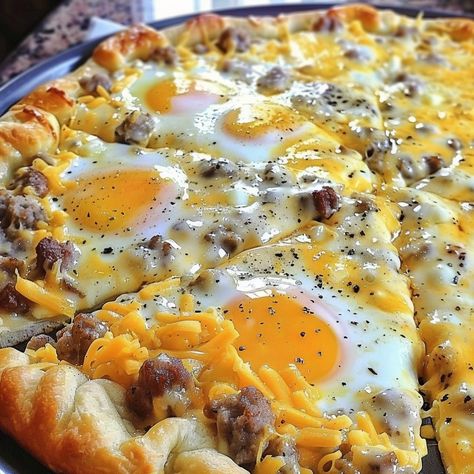 Sausage Gravy Breakfast Pizza – Tnextrecipes Sausage Gravy Breakfast Pizza Recipe, Low Carb Sausage Gravy, Sausage Gravy Breakfast Pizza, Sausage Gravy Breakfast, Low Carb Sausage, Breakfast Pizzas, Crispy Pizza Crust, Breakfast Pizza Recipe, Country Gravy