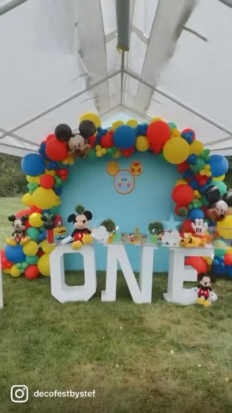 Small Mickey Mouse Birthday Party, Mickey Mouse Clubhouse Balloon Garland, Outdoor Mickey Mouse Birthday Party, Mickey Funhouse Birthday, Mickey Mouse Clubhouse Balloon Arch, Diy Mickey Mouse Clubhouse Decorations, Mickey Clubhouse Party Decorations, Mickey Mouse Funhouse Birthday, Mickey Mouse Clubhouse Centerpieces