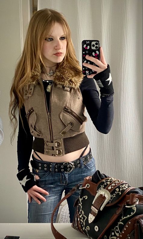 2000s Vest Outfits, Vest Outfits Y2k, Y2k Vest Outfit, Y2k Jacket Outfit, Y2k Low Rise Jeans Outfit, Fur Gilet Outfit, Low Rise Jeans Outfit 2000s, Sleeveless Jacket Outfit, Bottom Jeans Outfit