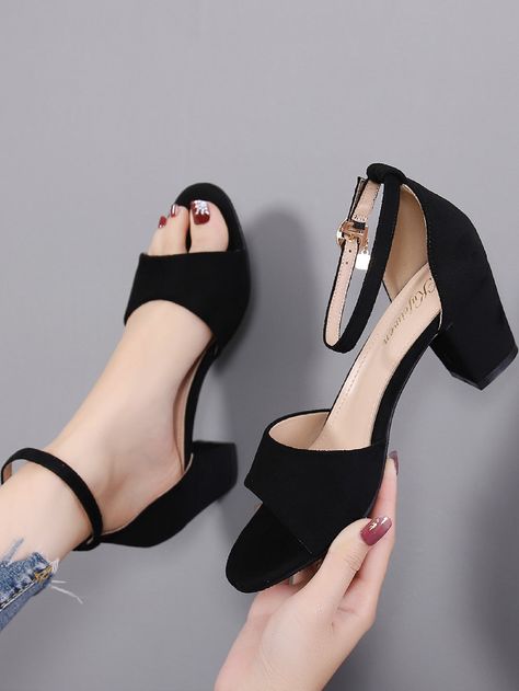 Mid High Heels, Shoes With Ankle Straps, Fashionable Comfortable Shoes, Hak Tinggi, Black Heels Low, Trendy Heels, Pretty Sandals, Fashion Shoes Heels, Shoes Heels Classy