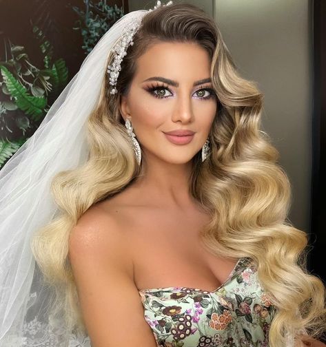 Hair With Long Veil Brides, Curled Hair With Tiara, Wedding Hair Comb With Veil, Different Wedding Veil Styles, Bridal Vintage Waves, Wedding Hairstyles For Long Hair With Vail, Hollywood Hair With Veil, Wedding Hollywood Waves With Veil, Hollywood Glam Bridal Makeup