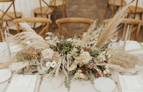 Head Table Wedding Decorations, Grass Centerpiece, Boho Centerpiece, Boho Wedding Centerpieces, Minimalist Dekor, Head Table Wedding, Boho Table, Boho Wedding Flowers, Grass Wedding