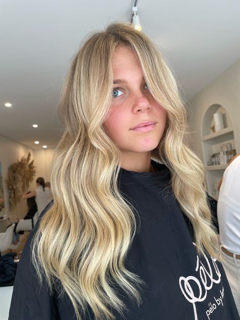 Dreamy vanilla swirl 🍦  Half-head foils, basin balayage, root-shadow, cut and style by @tori_pelobylago Blonde Half Balayage, Blond Balayage Hair On Blond Hair, Sunny Blonde Hair Highlights, Half Head Foils Blonde Highlights, Half Head Of Foils Blonde, Half Head Balayage Blonde, Shadow Root Golden Blonde, Bright Honey Blonde Balayage, Half Head Of Blonde Highlights