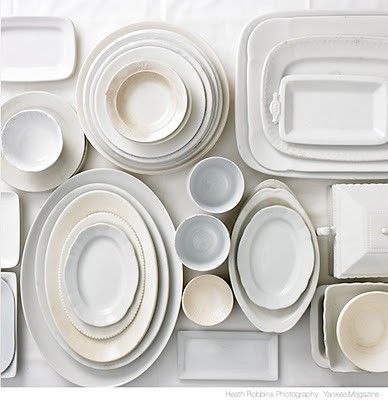 stacked plates Good Life of Design: Easy Ways To Decorate Your House For The Summer! Nate Berkus, Cottage In The Woods, White Dishes, Simply White, Prop Styling, White Plates, Shades Of White, Decoration Table, All White