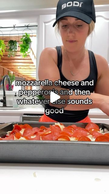 Kenzie Clark | Easy, Healthy Recipes!💗 on Instagram: "Cut 3 to 4 bell peppers or those little lunchbox ones. Meanwhile brown, 1 pound of ground beef with a medium diced onion. In a baking dish layer, the peppers, meat mix, pizza sauce, two cups of mozzarella cheese, turkey pepperoni, and whatever sounds good! Bake at 350° degrees for 45 minutes. 🥰🥰🥰🥰. #lowcarb #healthyrecipes #easyrecipes" Kenzie Clark, Cheese Turkey, Mix Pizza, Optavia Recipes, Main Entrees, Turkey Pepperoni, Heart Healthy Diet, Carb Dinner, Cheap Dinners