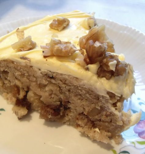 The English Kitchen: Applesauce Spice Cake . . . Celtic Recipes, Rhubarb Crunch, Applesauce Spice Cake, Spice Cakes, English Desserts, Burgundy And Navy Blue, Forest Fall, British Foods, Snacks Fruit