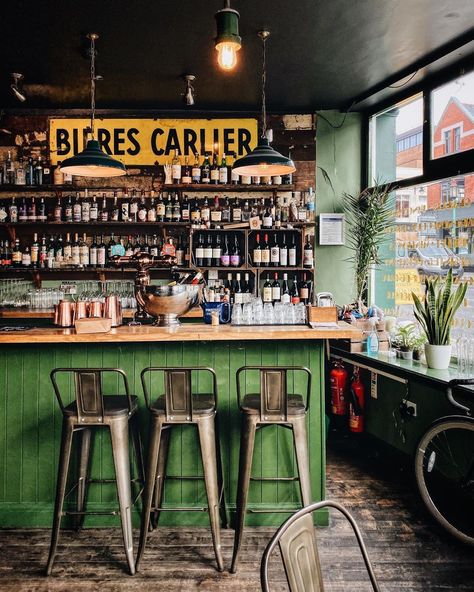 Davina⚡️NYC on Instagram: “Remember those weekend planning that include which bar we’d go to for happy hour? 😞 oh well, happy long weekend anyway! . . . #liverpool…” Tiny Cocktail Bar, Small Pub Design, Small Pub Interior Bar Ideas, Small Bar Design Restaurant, Irish Bar Aesthetic, Wine Bar Decor Ideas, Brooklyn Bar, Wine Shop Interior, Wine Bar Design