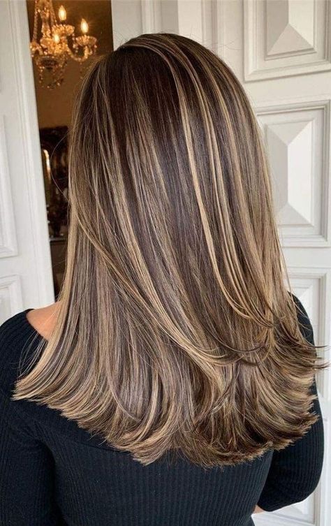 brown hair with highlights, shoulder hair length, medium brown hair, shoulder brown haircut Brown Hair Inspo, Brunette Hair With Highlights, Brown Hair With Blonde Highlights, European Hair, Hair With Highlights, Brown Hair Balayage, Blonde Hair Inspiration, Highlights Brown Hair, Brown Blonde Hair