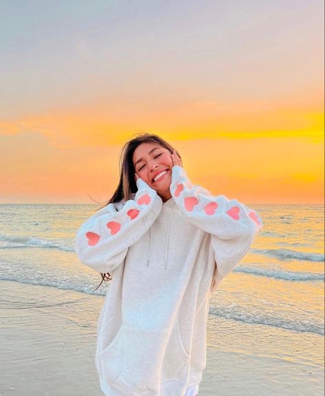 Preppy Blanket, Dandy Worldwide, Summer Hoodies, Sunset Beach Pictures, Heart On My Sleeve, Flower Hoodie, Heart On Your Sleeve, Watch The Sunset, Girl Code