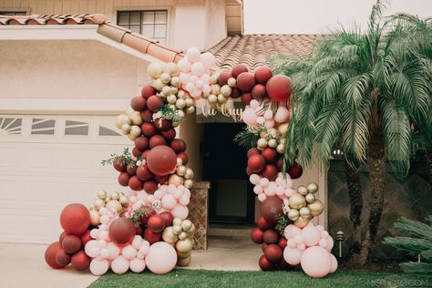 Dam Hoi Decorations, Tea Ceremony Decorations, Red And Gold Theme, Asian Tea Ceremony, Traditional Vietnamese Wedding, Tea Ceremony Wedding, Vietnamese Tea, Engagement Balloons, Vietnamese Wedding